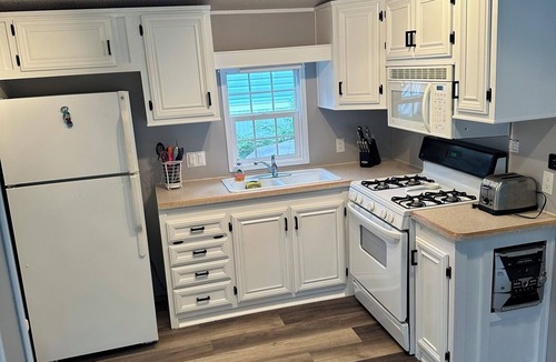 South Casco Cottage | Cozy Point Sebago Cottage