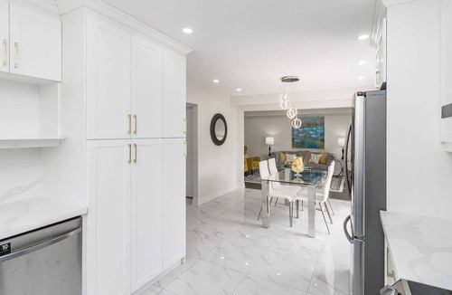 Mount Pleasant House | Cozy Private Bedroom in Dog-Loving Home – Meet Leo, Our Friendly Lab!