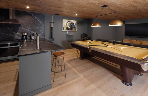Moscow Apartment | Cozy & Private Mountain Stay w/Breathtaking 180° Views