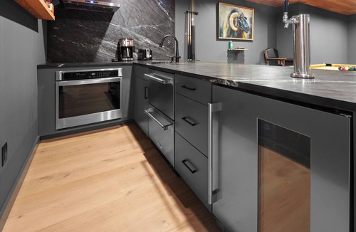 Moscow Apartment | Cozy & Private Mountain Stay w/Breathtaking 180° Views