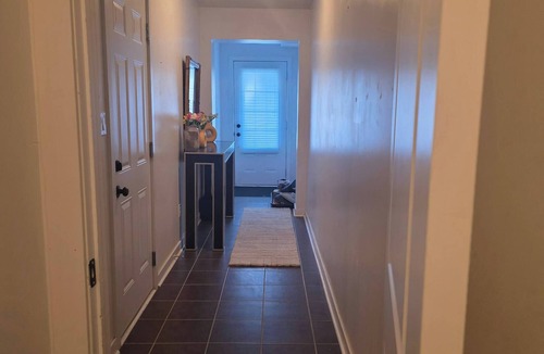 Barrie Apartment | Cozy Private Room with En-suite in Central Barrie
