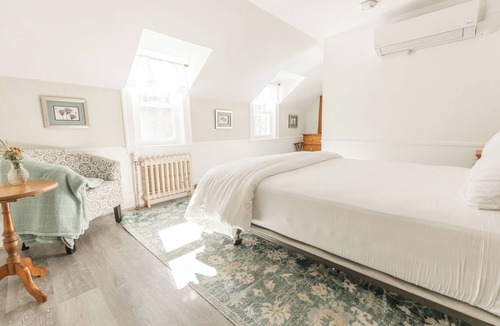 Francestown Cabin | Cozy Queen Room in Inn on Crotched Mountain