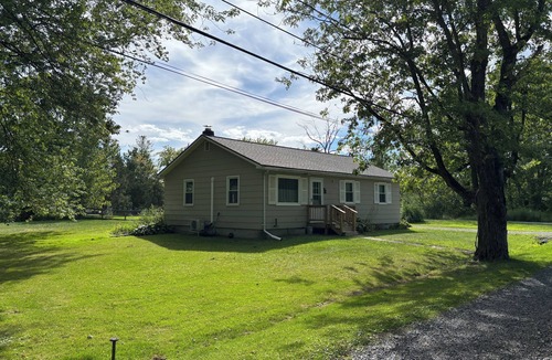 Hudson House | Cozy Quiet 3BR Fox Cottage 10 min from downtown Hudson