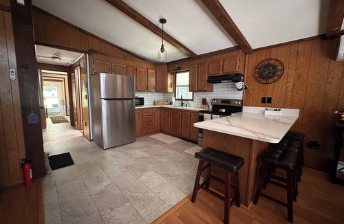 Aldenville House | Cozy, relaxing, 3-bedroom home on lake Ponderosa with AC in serene Honesdale