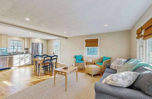Teaticket House | Cozy retreat near beaches with washer/dryer, AC, games, patio & yard