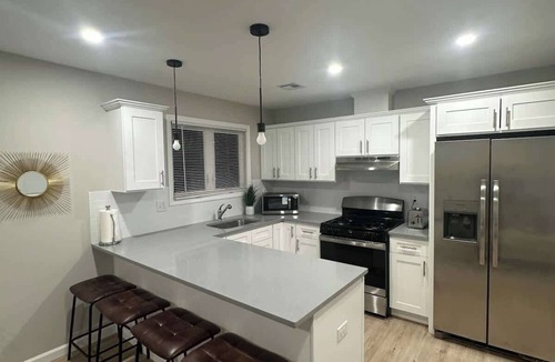 Ampere House | Cozy Rooftop Home, Near Downtown Newark, EWR & NYC