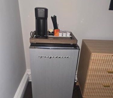 Revere House | Cozy Room in Revere near Beachmont Blue Line Station