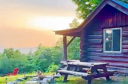 Johnsonville House | Cozy Rustic Cabin with Scenic Views