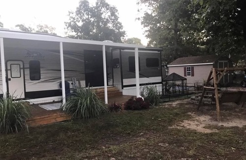 Greenbush House | Cozy RV with all comforts of home in Horn town VA