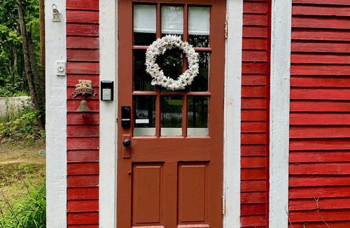 Sandwich Cottage | Cozy Schoolhouse in charming Sandwich with WiFi, AC