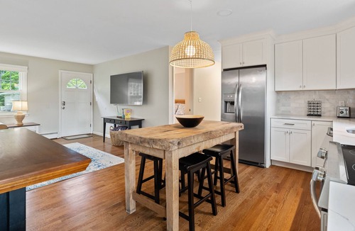Guilford House | Cozy Shoreline home a short walk from downtown Guilford