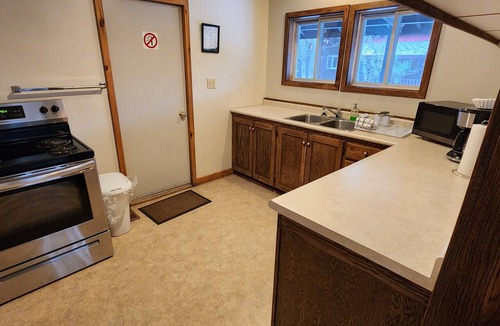 Dysart et al Apartment | Cozy stay at Haliburton Forest. Trails, Wolf Centre, Canopy Tour, 100 lakes!