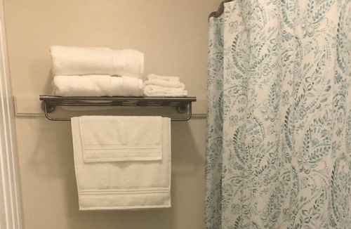 Norwich Condo | Cozy studio condo w/Resort Style amenities near casinos