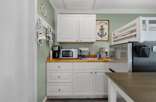 Hyannis Apartment | Cozy Studio near the Beach and Main Street - Captain Gosnold - 18C