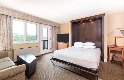 West Dover Apartment | Cozy Studio | Ski-In Access + Kitchenette