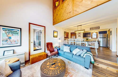 Warren Condo | Cozy Sugarbush condo w/beautiful mountain views - close to skiing