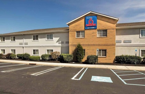 East Brunswick Hotel | Cozy Suite Near Exit 9