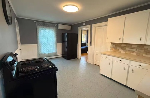 Bangor Apartment | Cozy, Sunny, Costal 2BR Near Downtown