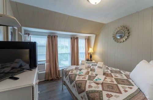 Weirs Beach Hotel | Cozy third floor room in Historic Inn