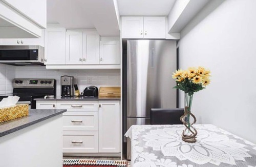 Lambton House | Cozy Toronto Private Apartment