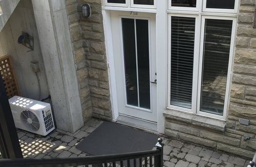 Niagara House | Cozy townhome mere steps away from the Toronto Stadium and nightlife