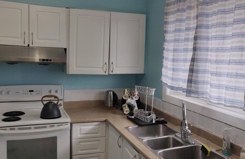 Whitehaven - Queensway Terrace North House | Cozy townhouse 5 mins away from Britannia Beach!