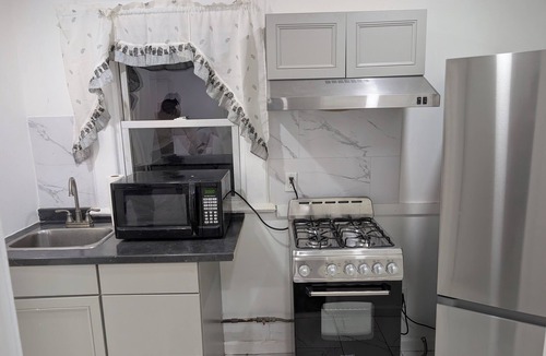 Weequahic Apartment | Cozy two bedroom penthouse apartment minutes away from EWR Airport
