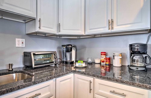 Wilmington Condo | Cozy Vermont Getaway Near Slopes, Hikes & Bites!