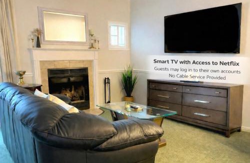 Norwich Apartment | Cozy Villa 3 mins to Mohegan- Fully Stocked with King Bed & Fireplace- Jacuzzi, Saltwater Pools, Sauna