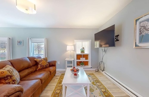 East Durham House | Cozy Waterfall Home | Close to All Mountains/Hikes