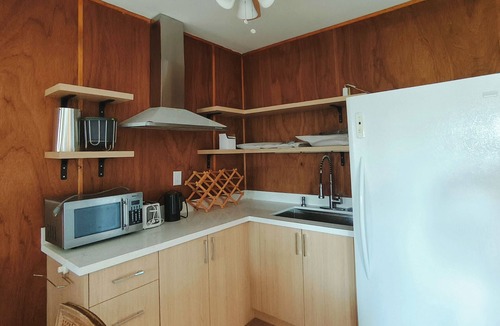 Woodville Cottage | Cozy waterfront cottage in charming Brechin perfect for relaxing stays