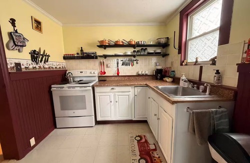 Saranac Lake Apartment | Cozy Woodsview Getaway – Walk to Town