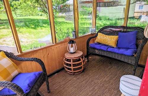 White Lake Cabin | Cozy Yellow Cabin with Fire Pit.