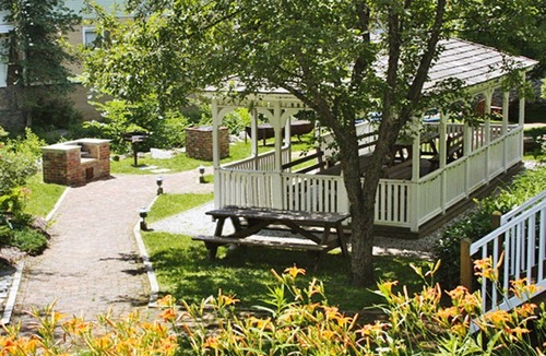 Wilmington Apartment | Crafts Inn Hotel Suite, full en-suite kitchen, with pool, hot tub, sauna