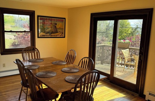 Stony Creek House | “Creek Boutique” lies steps away from beach, markets, and parks.