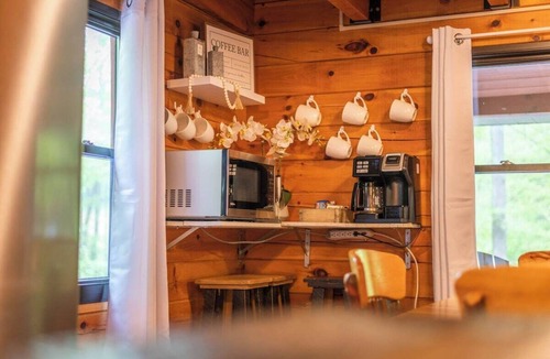 Reedsville House | Creekfront Cabin Retreat w/Fire Pit & Bunkhouse