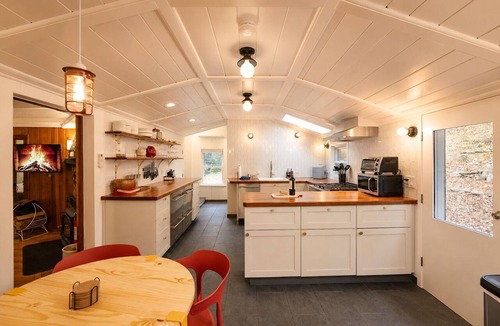 Cuddebackville Cabin | Creekfront Cabin Sauna & Hot Tub Hikers Hollow