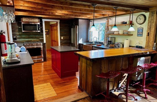 Rupert House | Creekside Camp. NO CLEANING FEE. Relax in the Hot Tub Creekside - Vermont Style