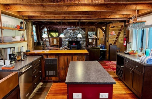 Rupert House | Creekside Camp. NO CLEANING FEE. Relax in the Hot Tub Creekside - Vermont Style