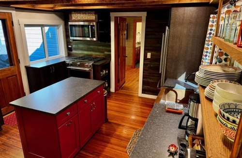 Rupert House | Creekside Camp. NO CLEANING FEE. Relax in the Hot Tub Creekside - Vermont Style