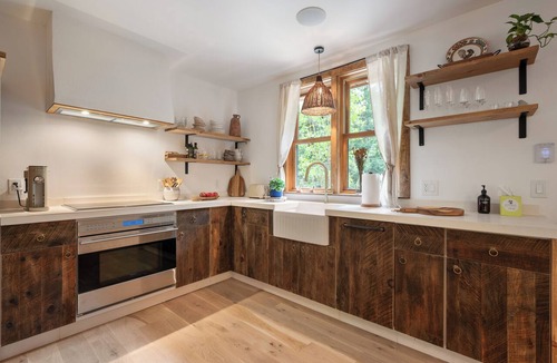 East Jewett House | Creekside Couple's Escape w/Hot tub, Sauna Near Lake