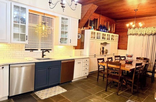 Palmyra House | Cumorah Carriage House-Hot Tub,Pool,Game Room, Family Fun!