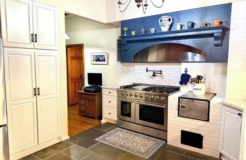 Palmyra House | Cumorah Carriage House-Hot Tub,Pool,Game Room, Family Fun!