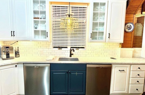 Palmyra House | Cumorah Carriage House-Hot Tub,Pool,Game Room, Family Fun!