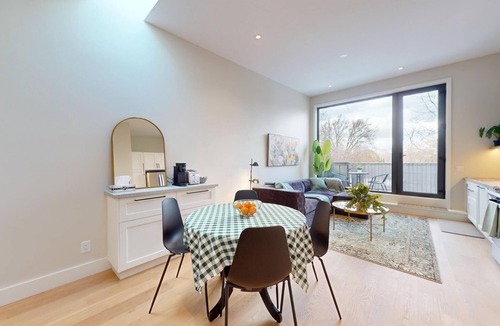 Leslieville House | Custom Luxury Townhome on Eastern Avenue [10 minutes to Downtown Toronto]