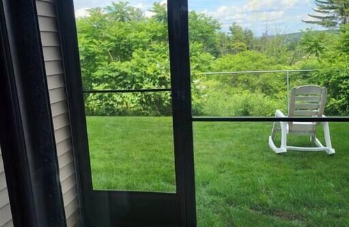 Weirs Beach Apartment | Cute 2 bdrm Condo walking distance to Weirs Beach!