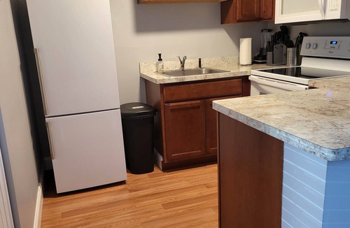 Weirs Beach House | Cute 2 Bdrm Condo walking distance to Weirs Beach