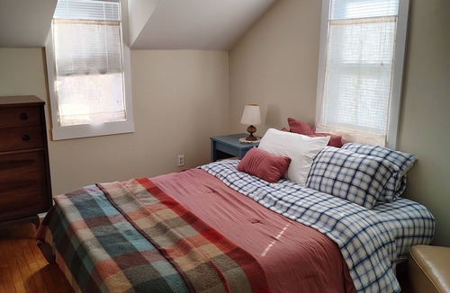 Jacksonville House | Cute 2-bedroom farmhouse in Trumansburg with WiFi
