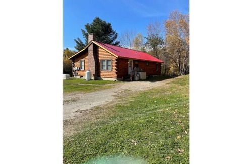 Jay Cabin | Cute 3 bedroom cabin with view of jay peak