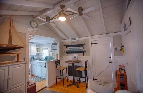 West Yarmouth Condo | Cute Cape Cottage with outdoor shower
